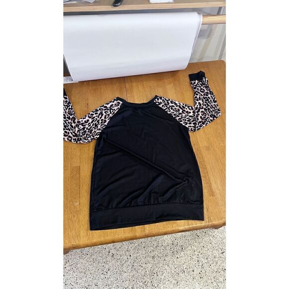 HAVE YOURSELF A MERRY LITTLE CHRISTMAS BLACK TOP LEOPARD SLEEVE TOP SIZE S - Picture 8 of 8